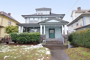 featured image of 1827 Ne 12th Ave #AB