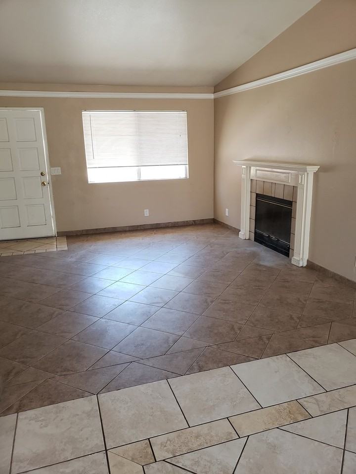 409 N Lowell St - Photo 2 of 12