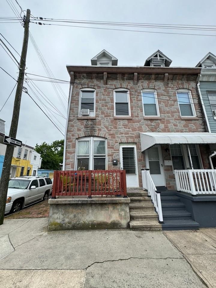 924 Perry Street - Photo 3 of 7