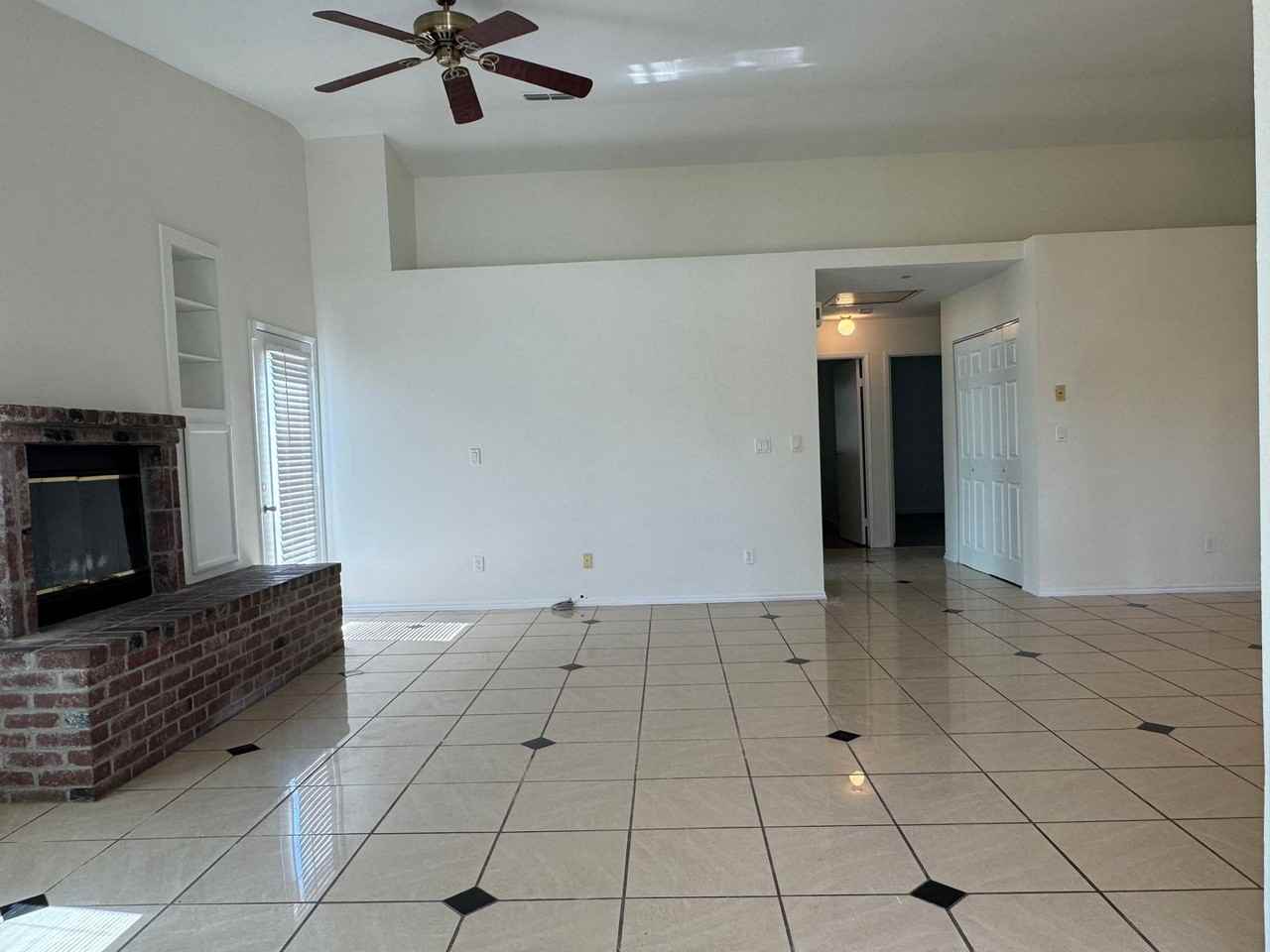 604 Carpenter Way - Photo 3 of 19