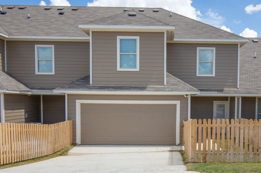 1114 Newcastle Dr - Photo 2 of 11