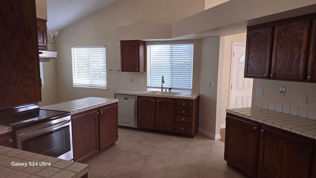 671 Snapdragon Pl - Photo 3 of 50