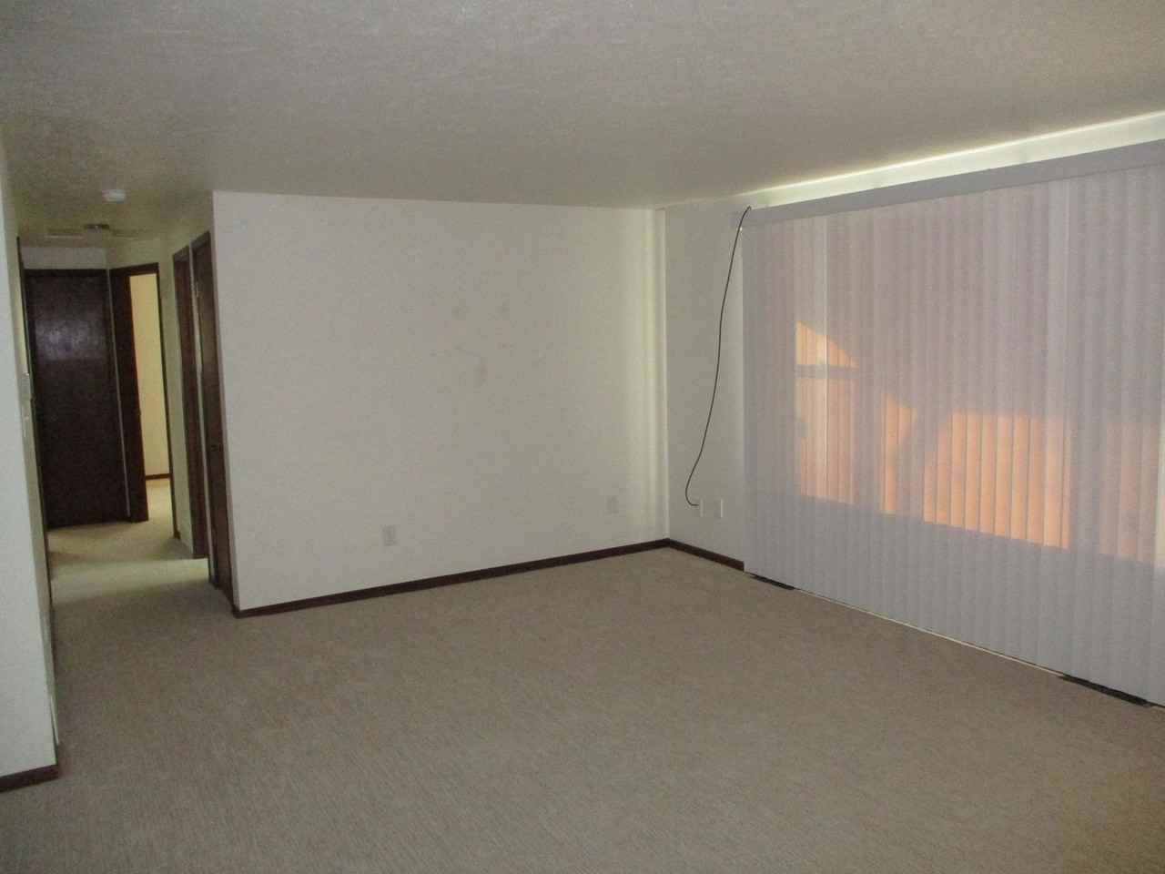 3422 Sheridan Ave - Photo 5 of 16