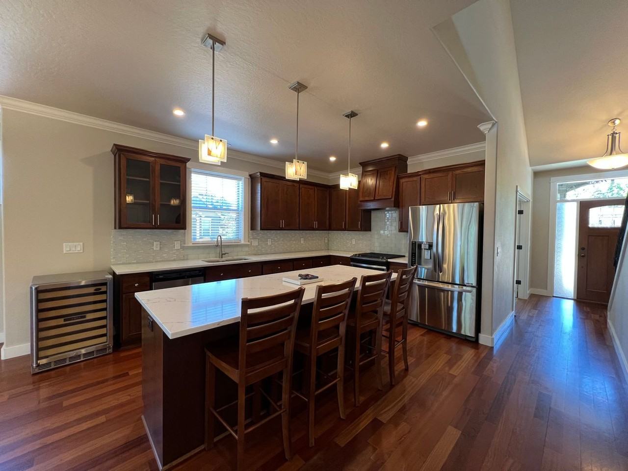 926 Robin Hood Ave - Photo 3 of 48