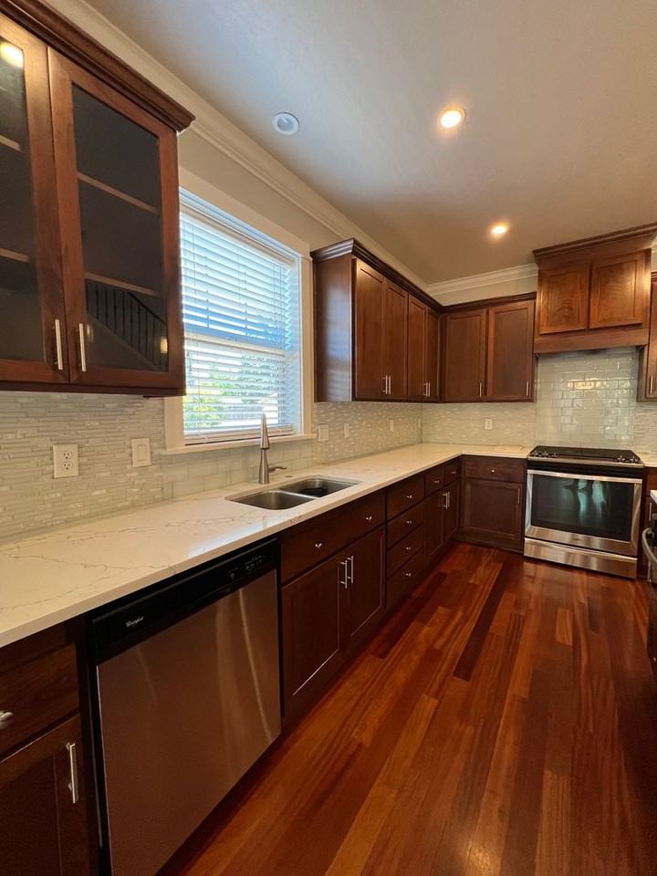 926 Robin Hood Ave - Photo 5 of 48