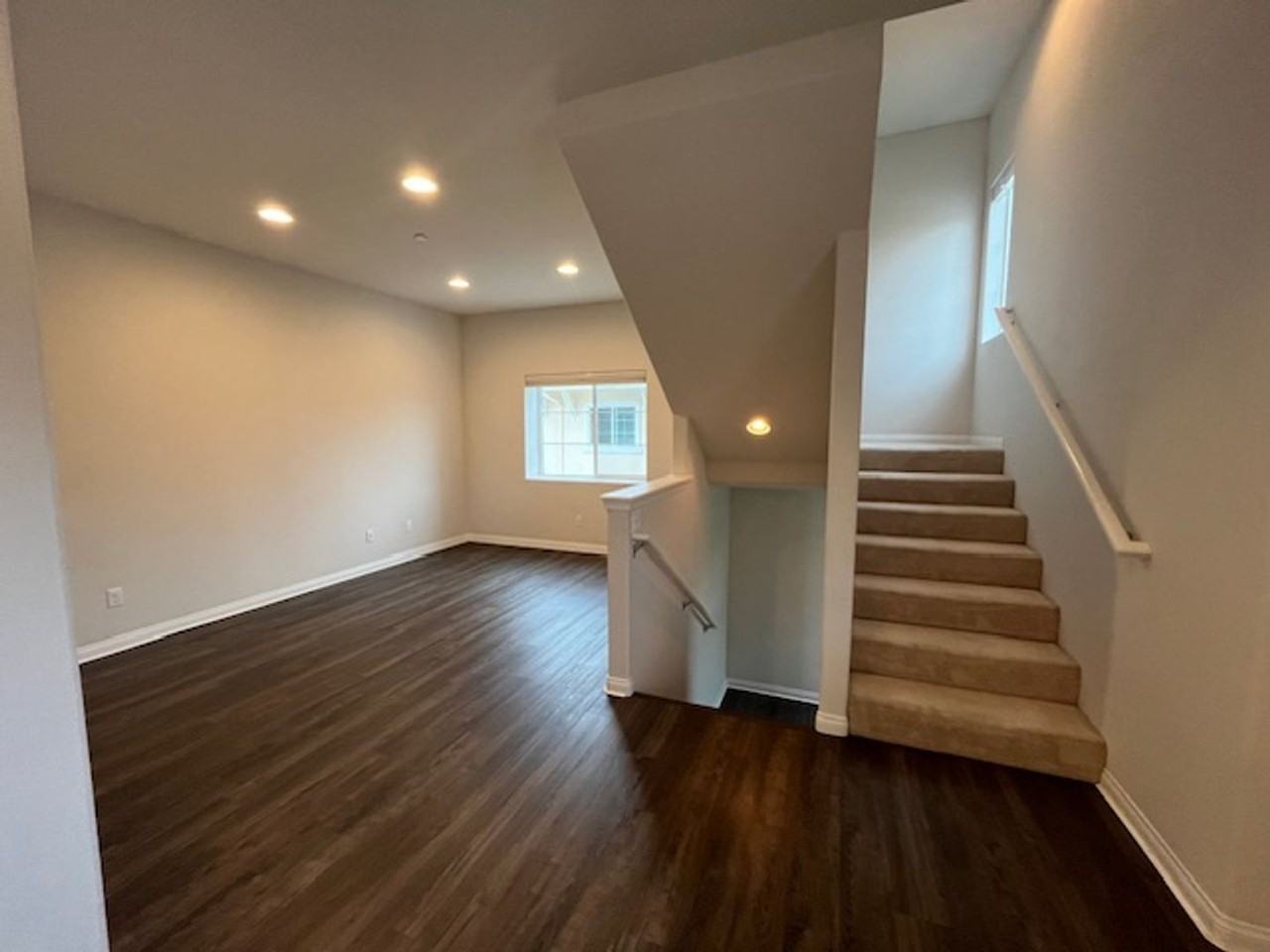 877 Humbert Ave - Photo 4 of 11