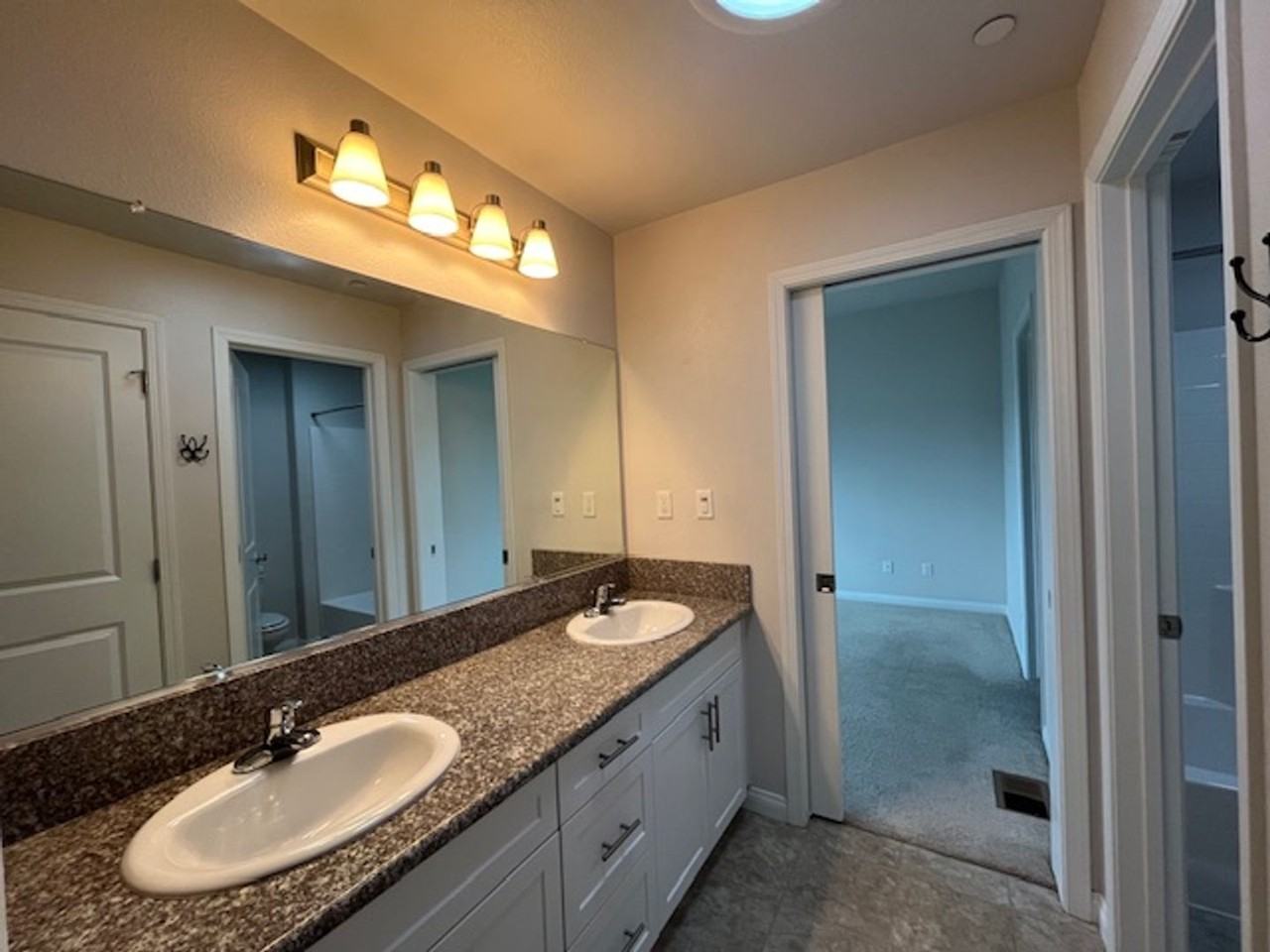 877 Humbert Ave - Photo 6 of 11