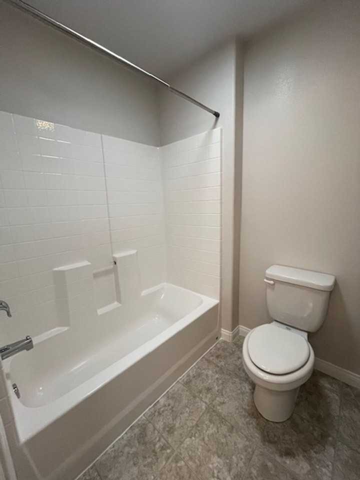 877 Humbert Ave - Photo 7 of 11