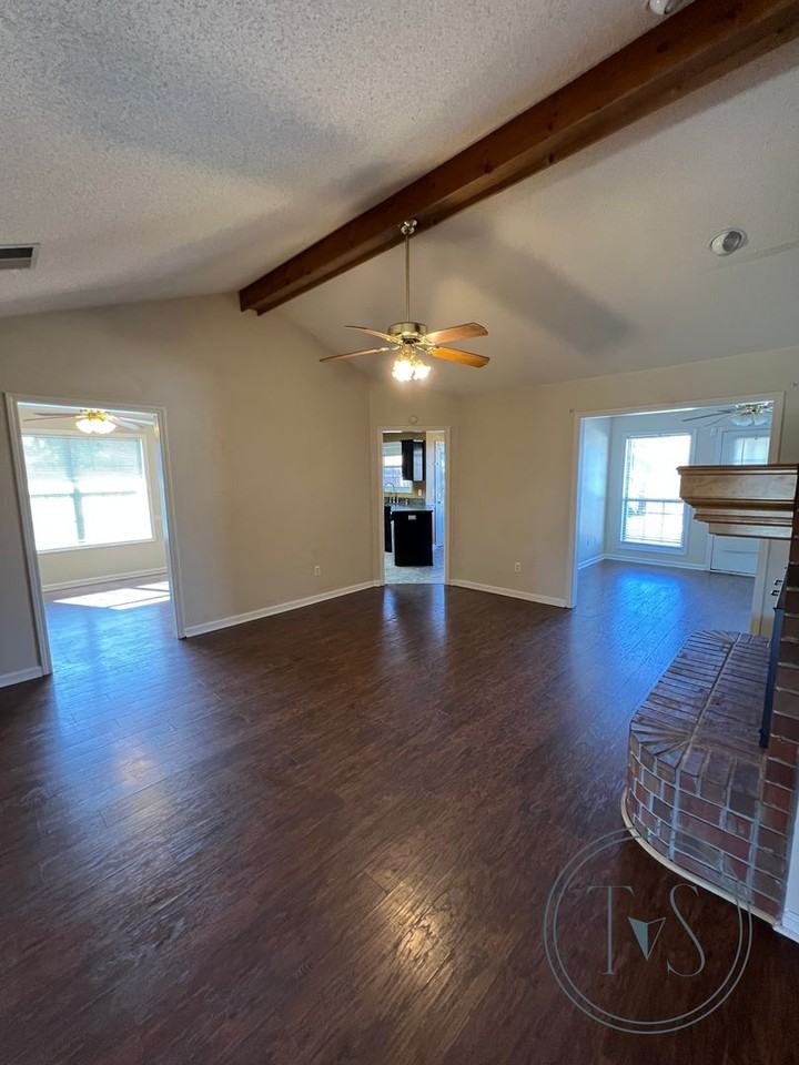 2020 Weybridge Ct - Photo 2 of 17