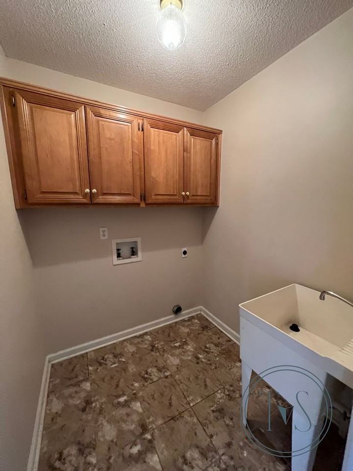 2020 Weybridge Ct - Photo 5 of 17