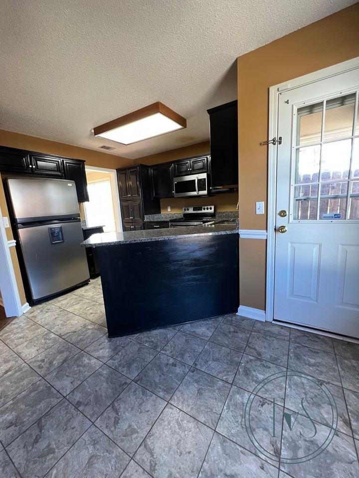 2020 Weybridge Ct - Photo 6 of 17