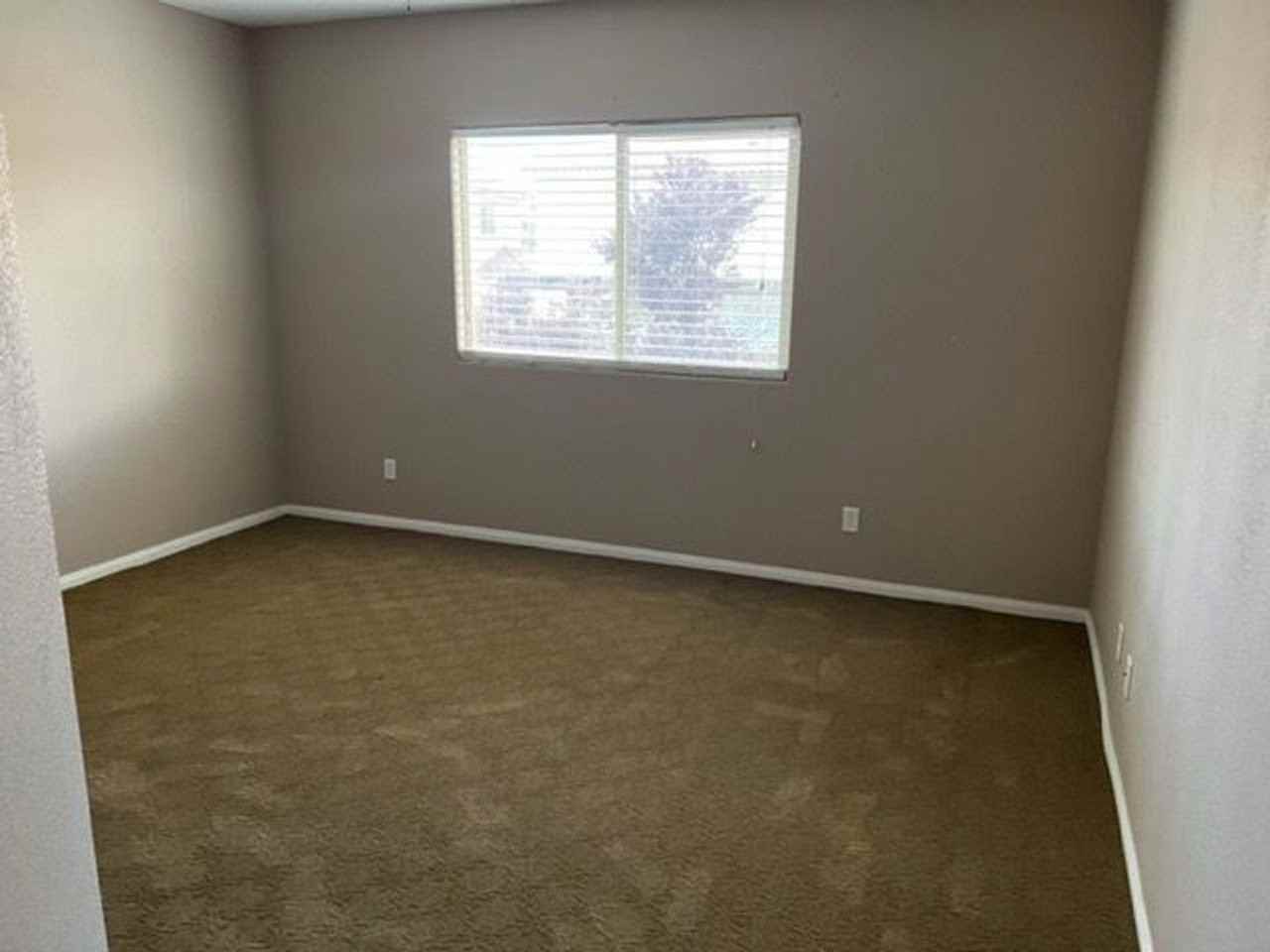 10563 Beech Creek St - Photo 3 of 26