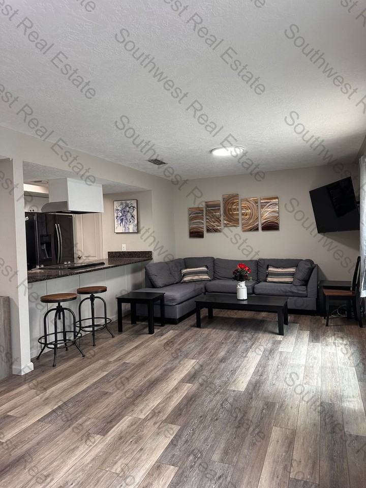 3508 Adenmor Ct Apt B - Photo 2 of 19