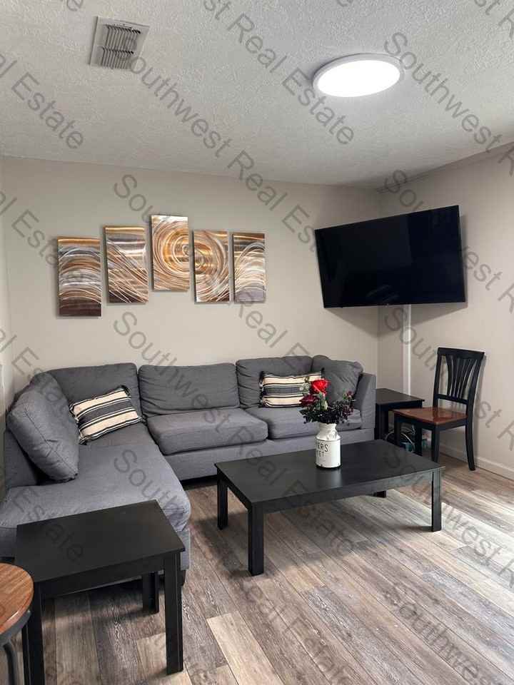 3508 Adenmor Ct Apt B - Photo 3 of 19