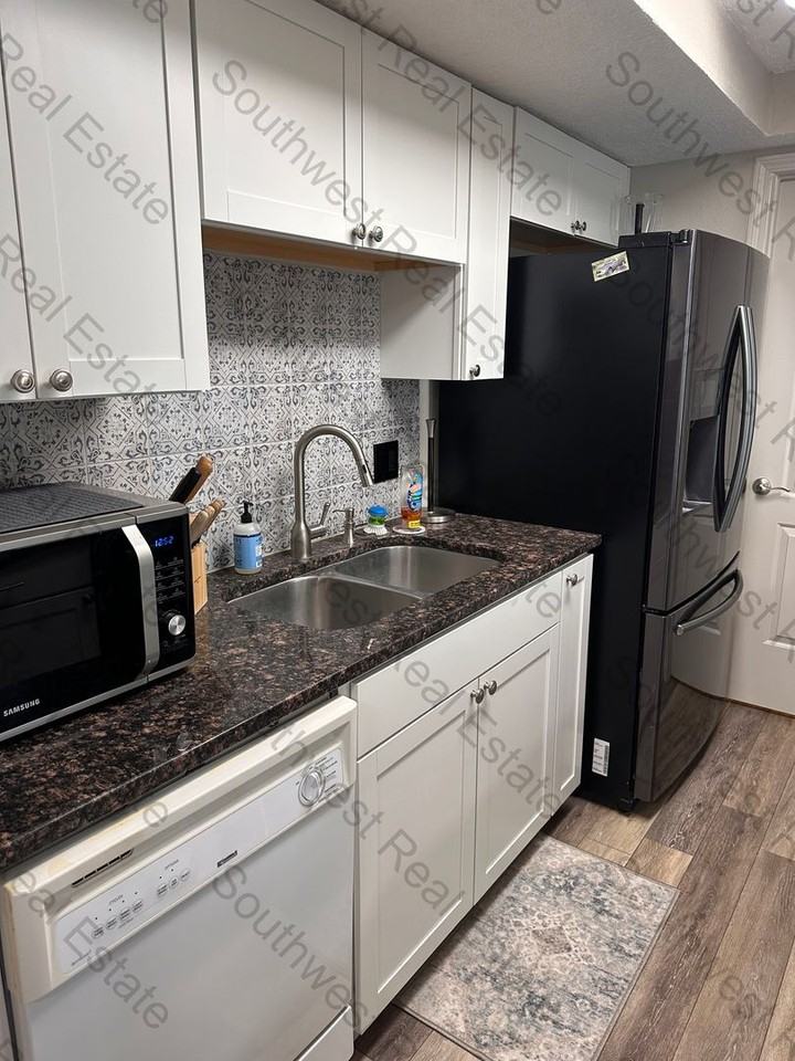 3508 Adenmor Ct Apt B - Photo 4 of 19