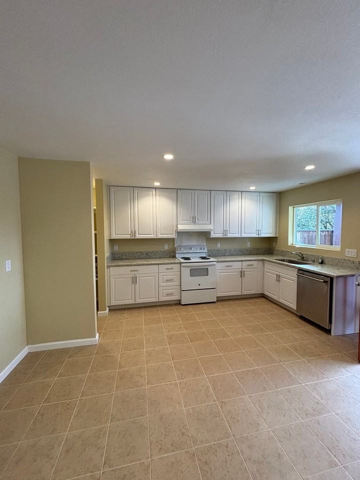691 Welburn Ave - Photo 2 of 12