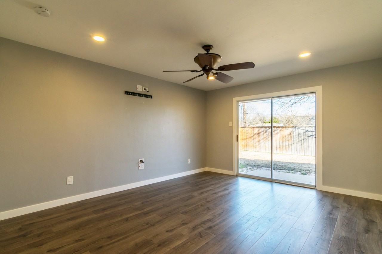 1906 Curtis Dr - Photo 3 of 22