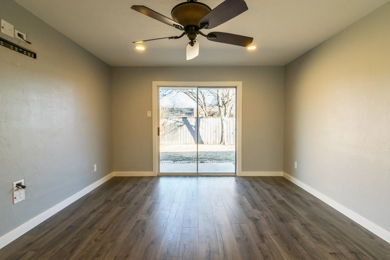 1906 Curtis Dr - Photo 4 of 22