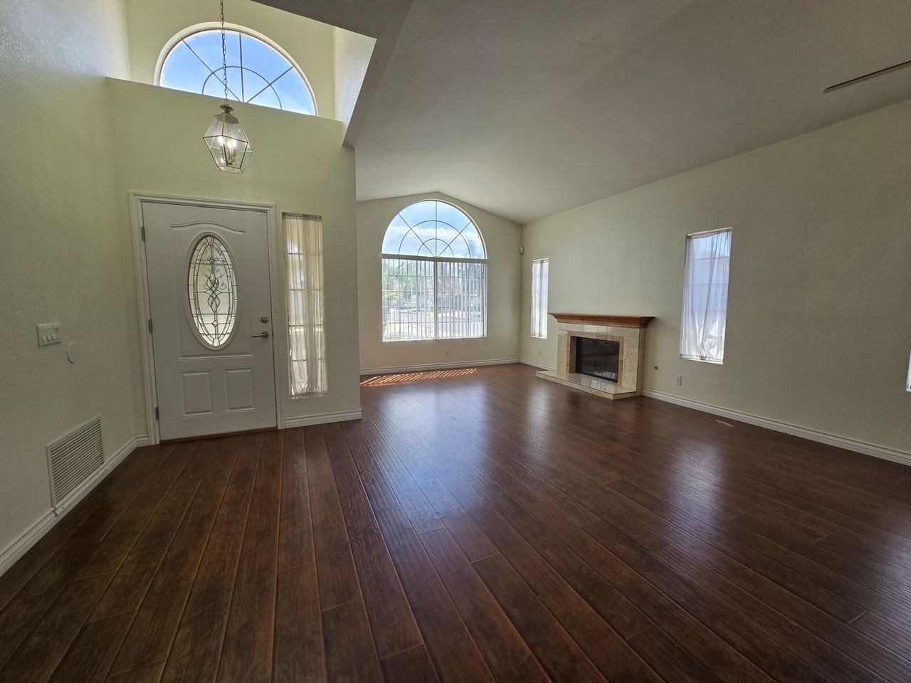 19800 Cuyama Ln - Photo 3 of 21