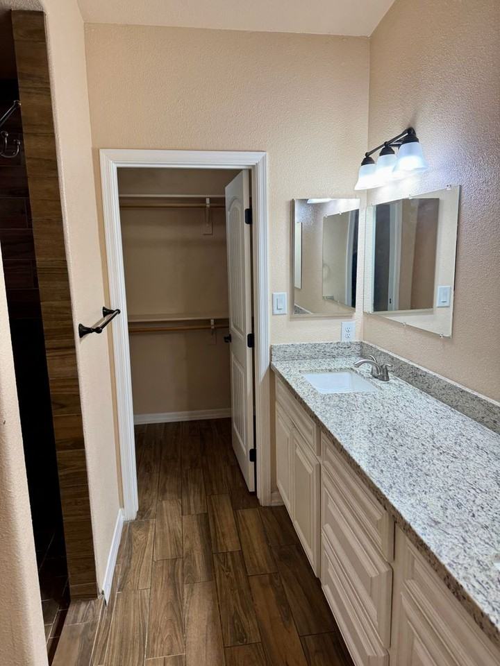 1571 N Quintero Ave - Photo 2 of 27