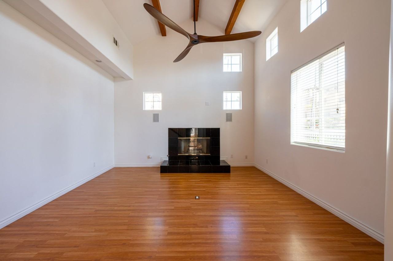 316 Surfrider Way - Photo 3 of 32