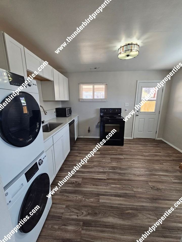 9129 Fairbanks Rd Ne - Photo 3 of 14