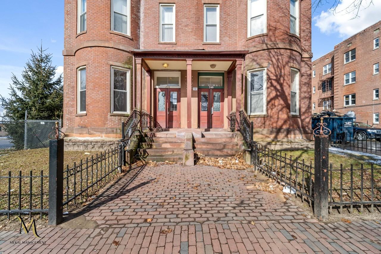 238-240 Union St - Photo 5 of 5