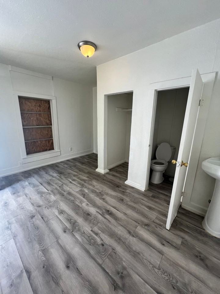 1419 Laredo Street #6 - Photo 2 of 4