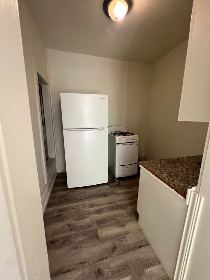 1419 Laredo Street #6 - Photo 3 of 4