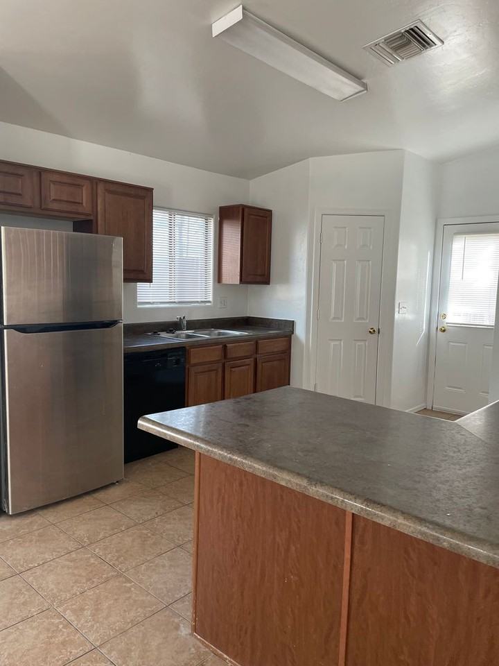 2232 E Sunland Vis - Photo 3 of 12