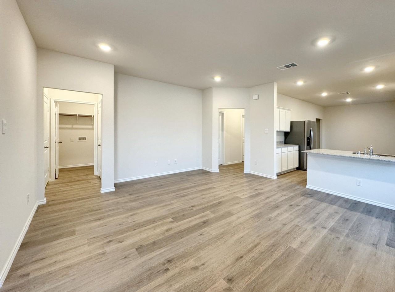 810 Shear Dr - Photo 5 of 39