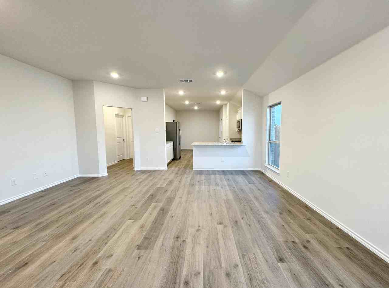 810 Shear Dr - Photo 6 of 39