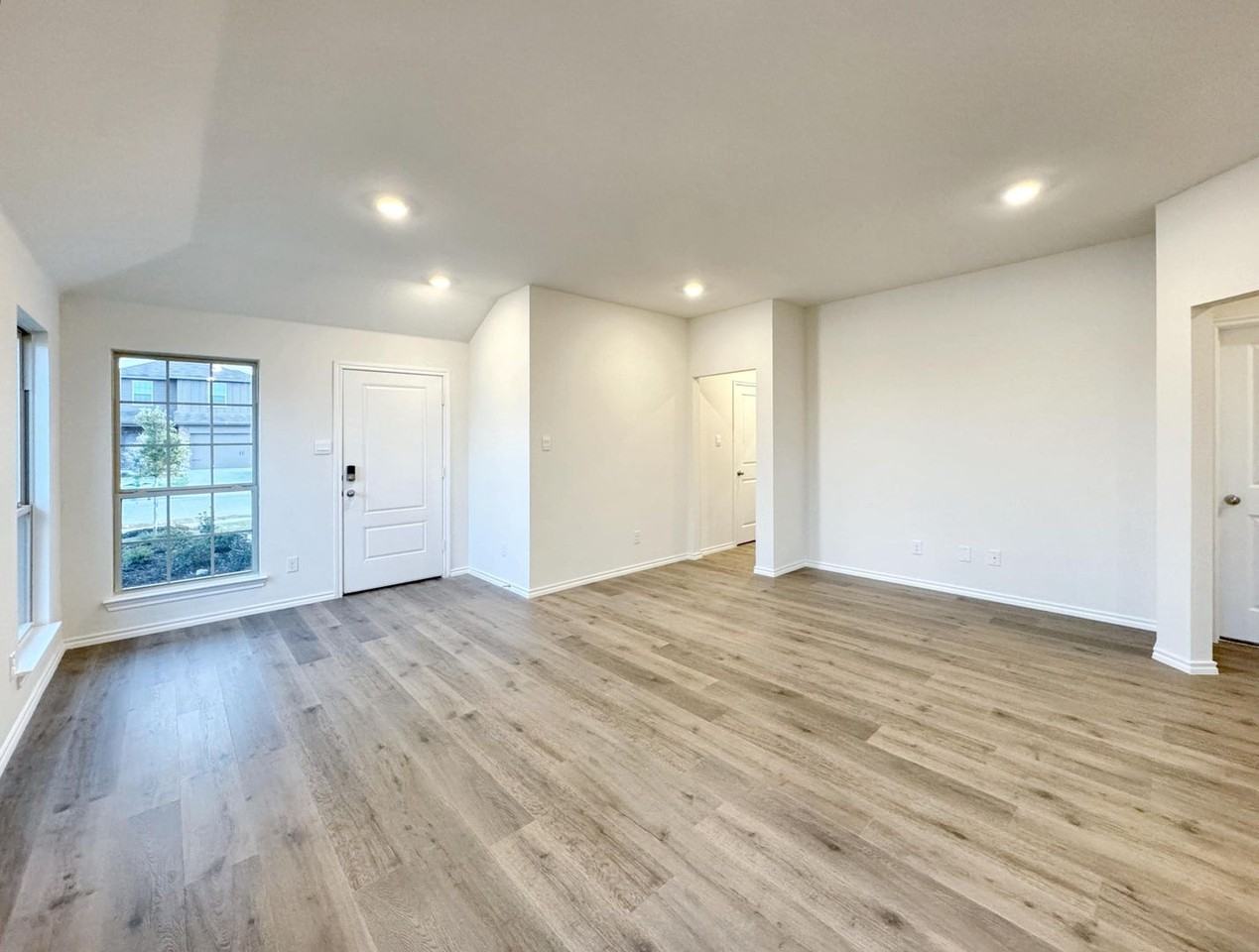 810 Shear Dr - Photo 7 of 39