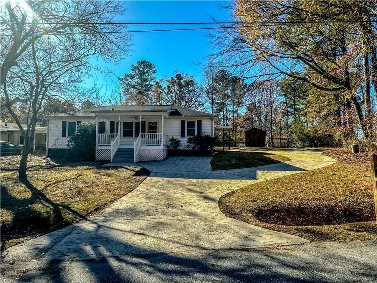 6132 Lynne Cir Sw - Photo 2 of 33