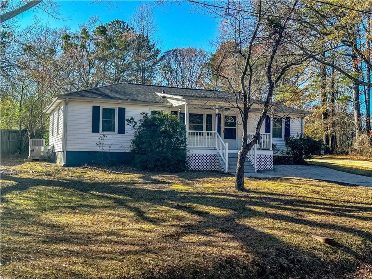 6132 Lynne Cir Sw - Photo 3 of 33