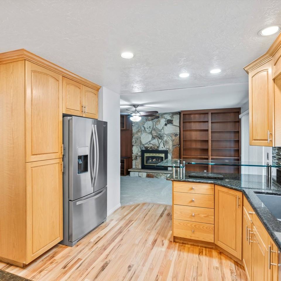9763 S Sitzmark Dr - Photo 6 of 28