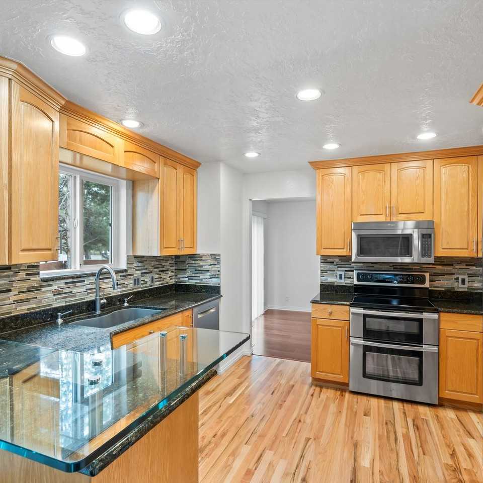 9763 S Sitzmark Dr - Photo 7 of 28