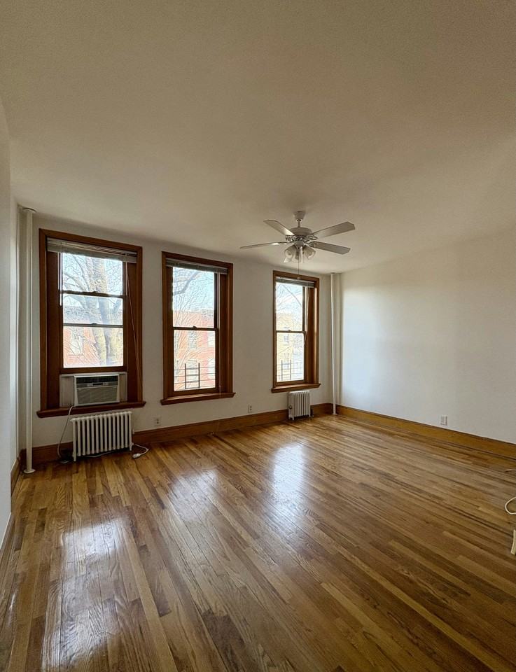 418 11th St #2 - Photo 2 of 7