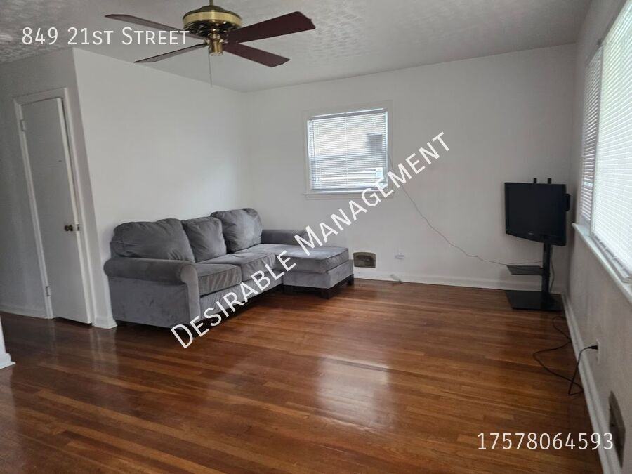 849 21st St - Photo 3 of 12