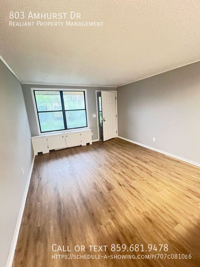 803 Amhurst Dr - Photo 3 of 9