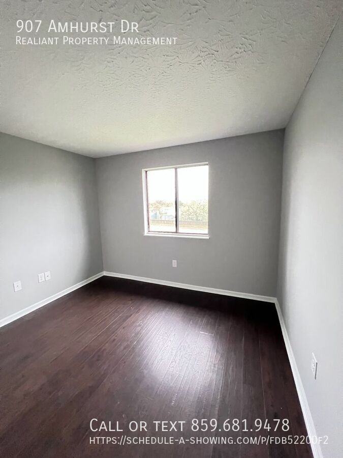 907 Amhurst Dr - Photo 2 of 14