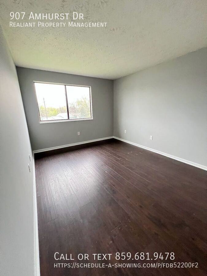 907 Amhurst Dr - Photo 3 of 14