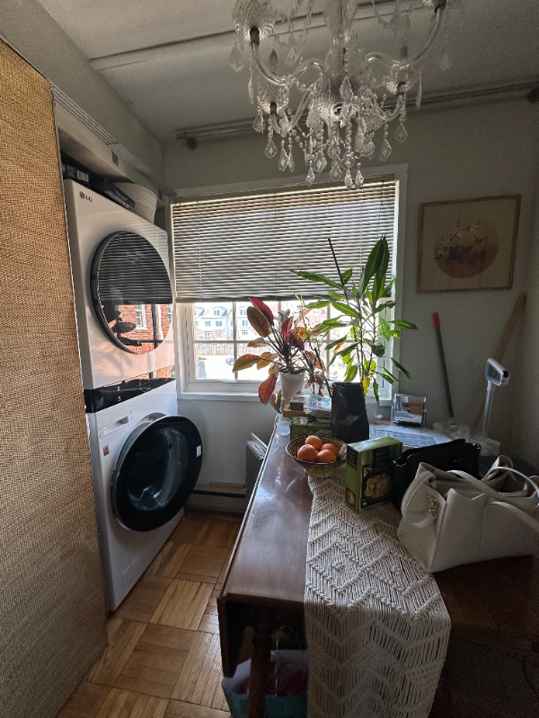 1718 W Abingdon Dr #301 - Photo 3 of 11