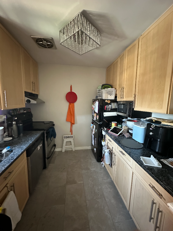 1718 W Abingdon Dr #301 - Photo 4 of 11