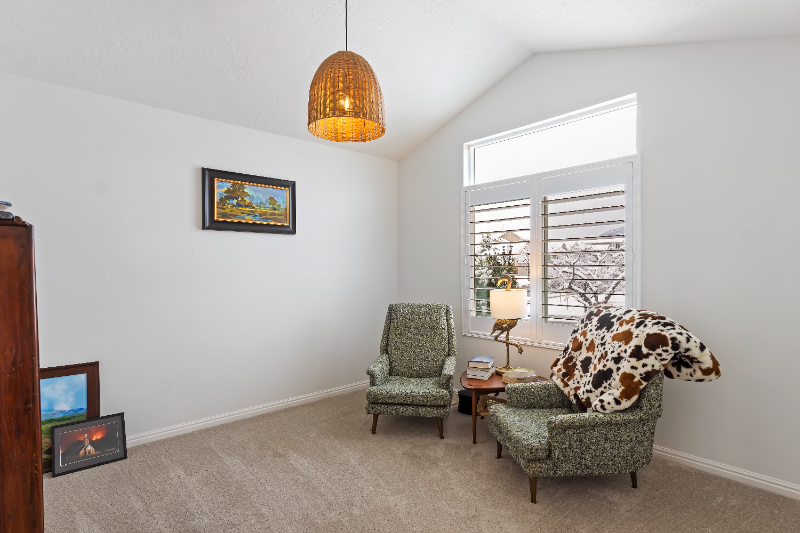 882 S Daisy Dr - Photo 2 of 20