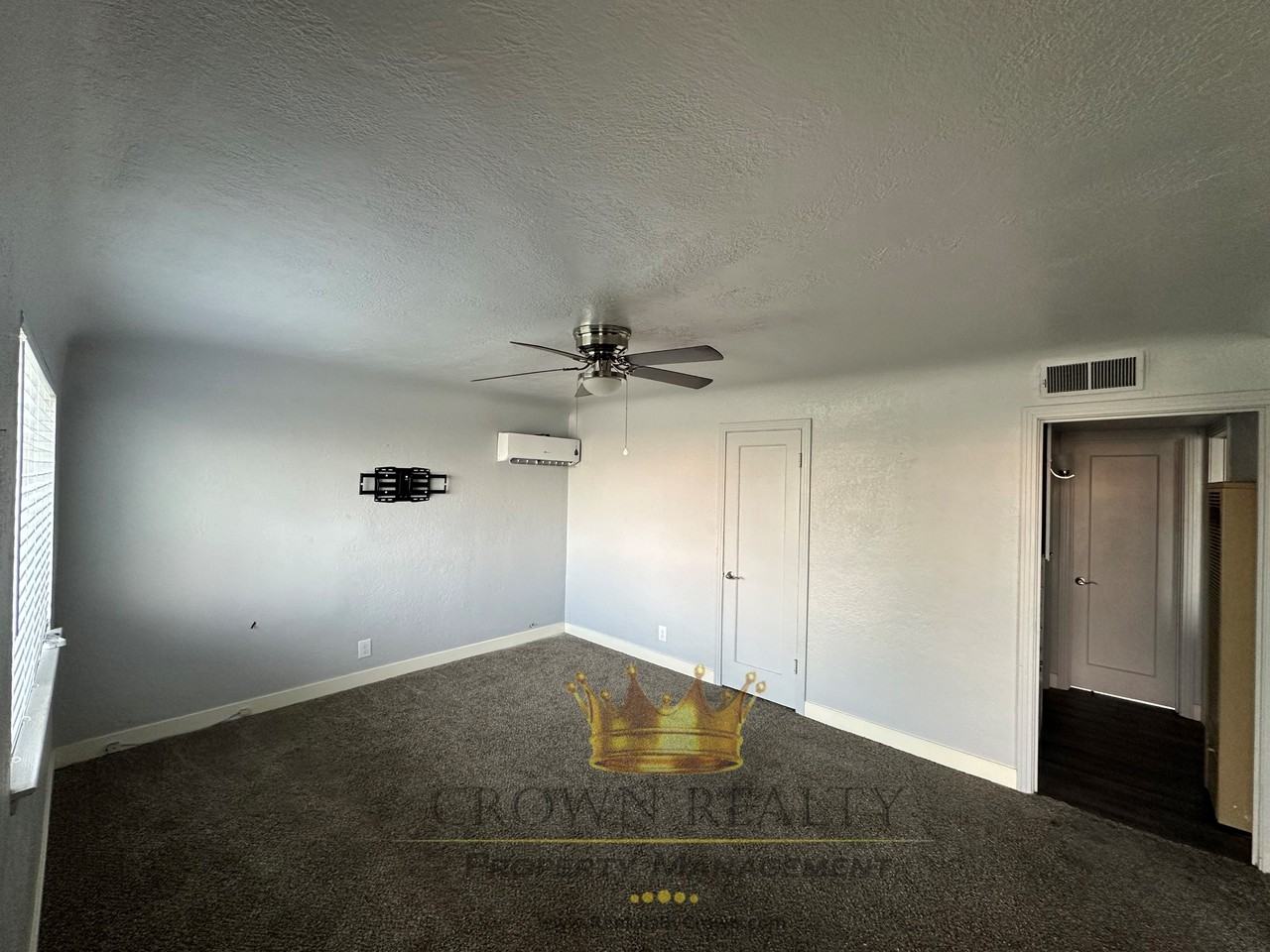 236 S West St - Photo 3 of 7