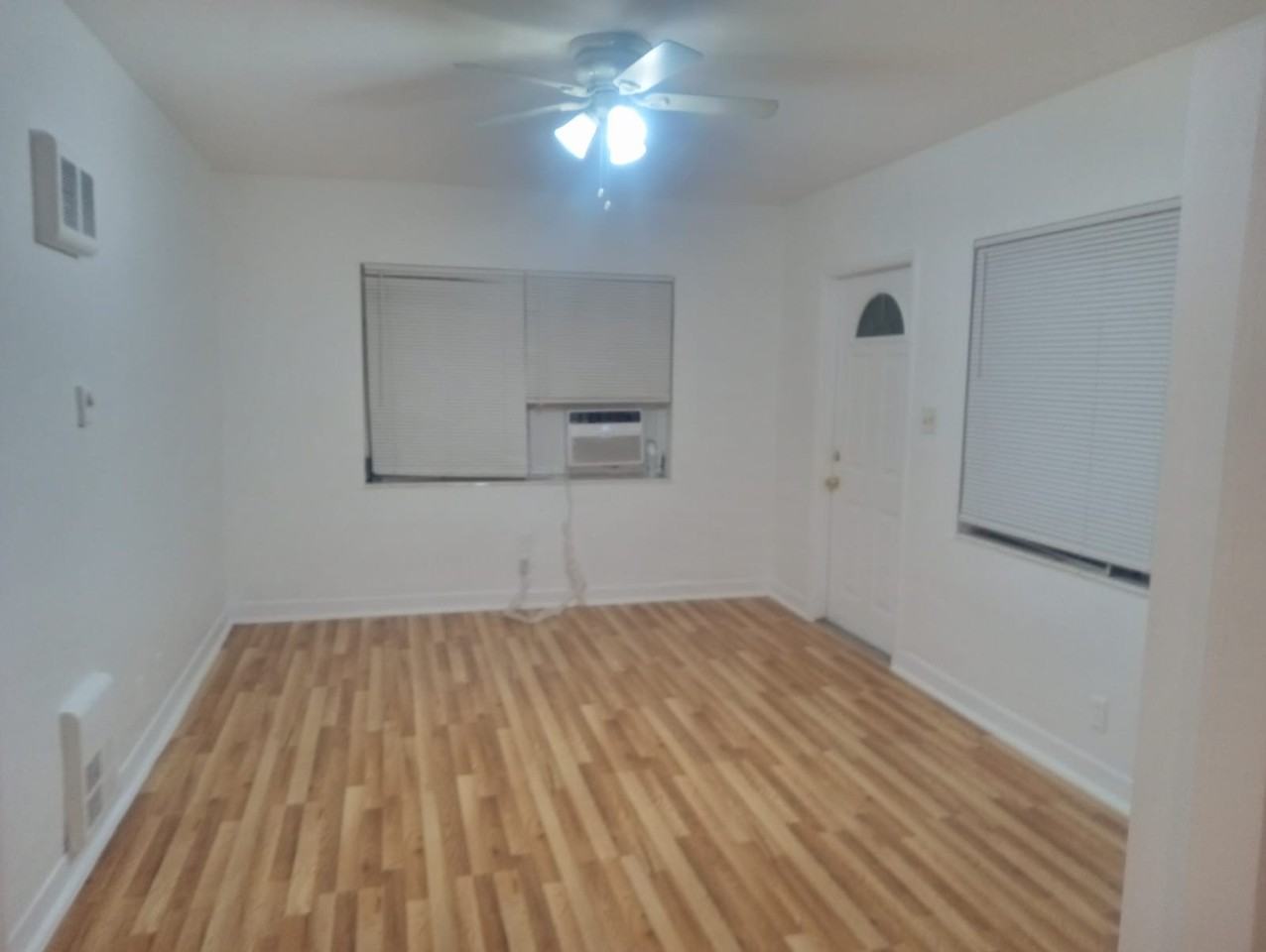 915 Northeast 16th Terrace - Photo 2 of 4