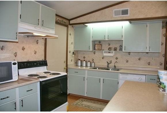 772 Parkview Dr - Photo 3 of 3