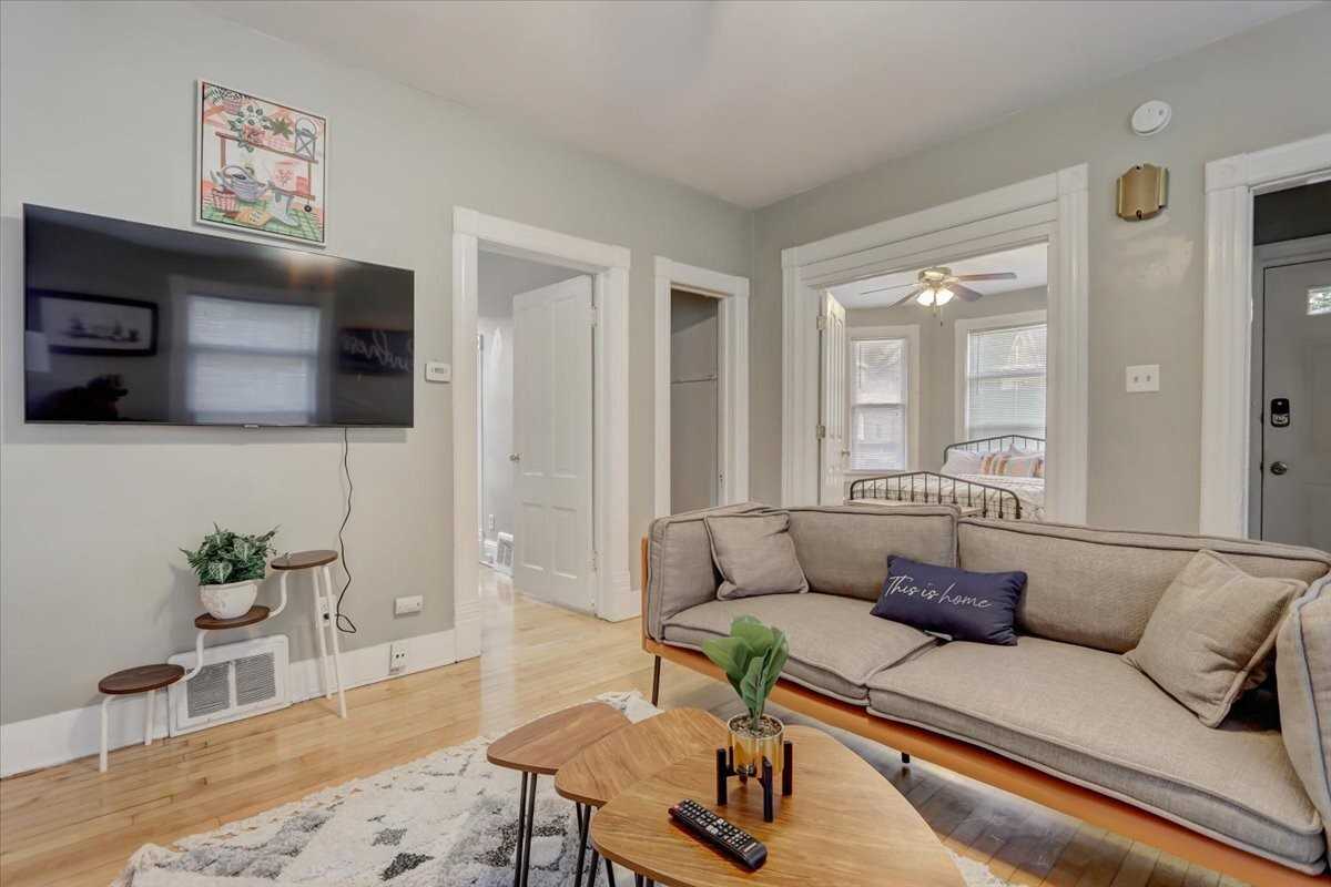 2513 N Cramer St - Photo 2 of 26