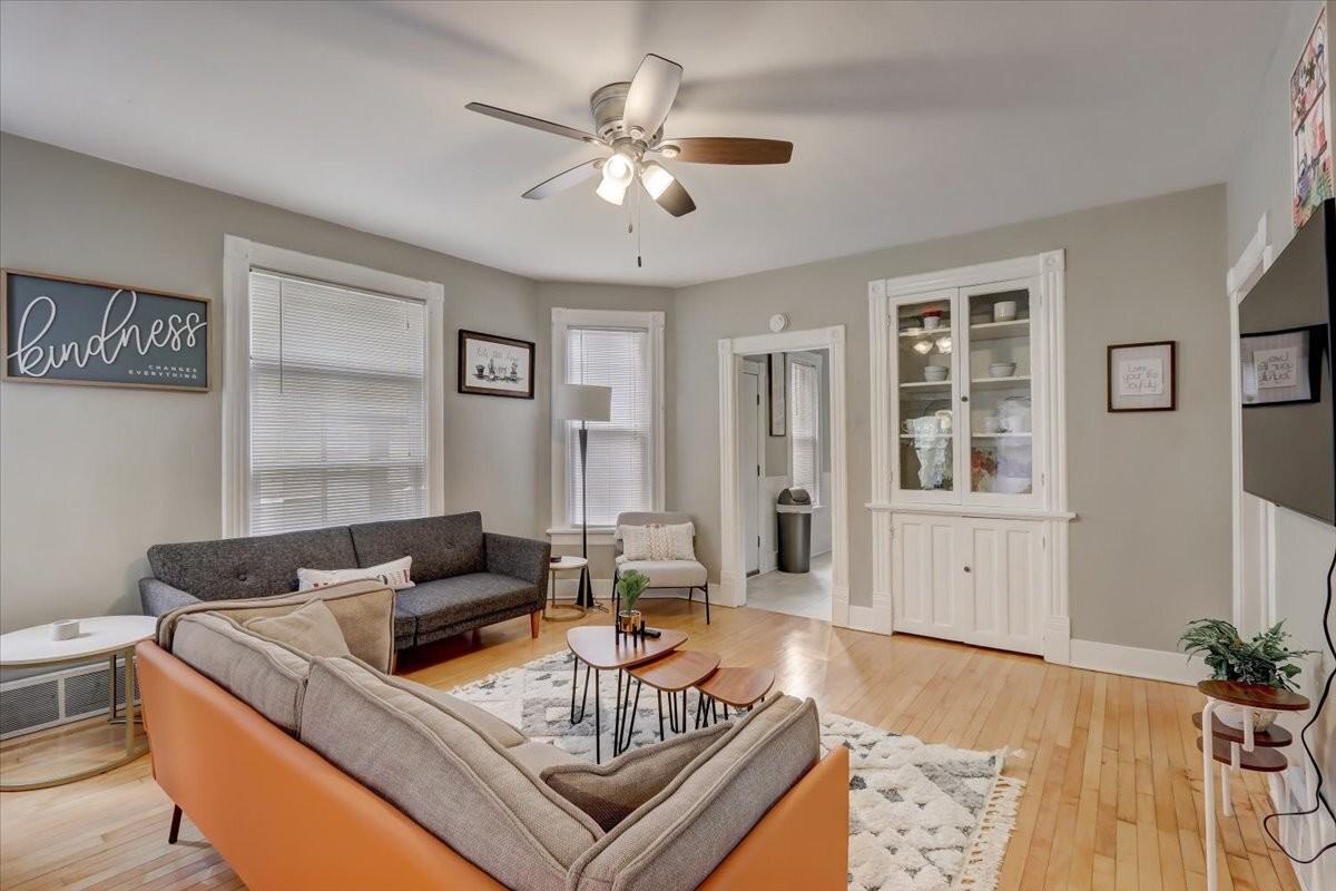 2513 N Cramer St - Photo 3 of 26